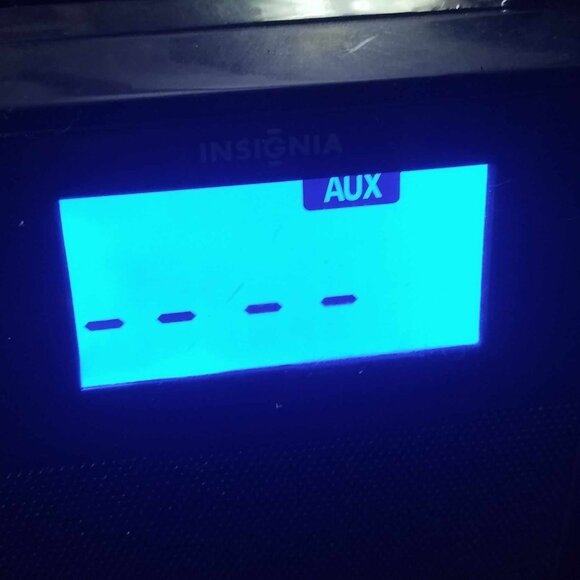 Insignia Ipod Boombox - Picture 7 of 12